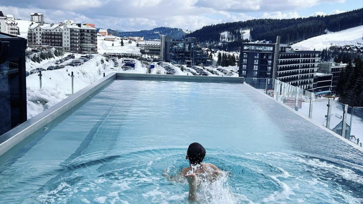 Слайдер на сторінці басейну